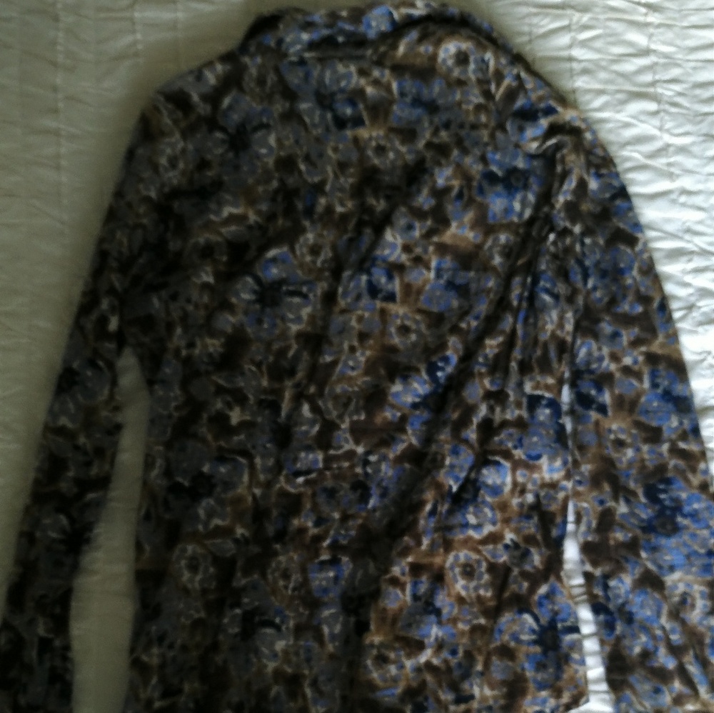 Woman's light weight top